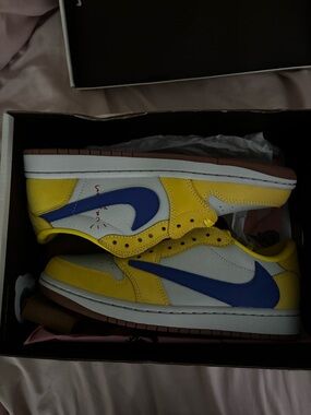 Travis Scott Canary women’s sneaker 7.5 brand new
